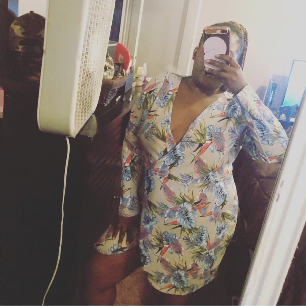 Cute dress 👗 waiting on you - Picture 4 of 4